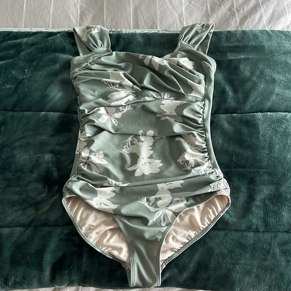 Albion Other - Albion green swim suit size medium one piece